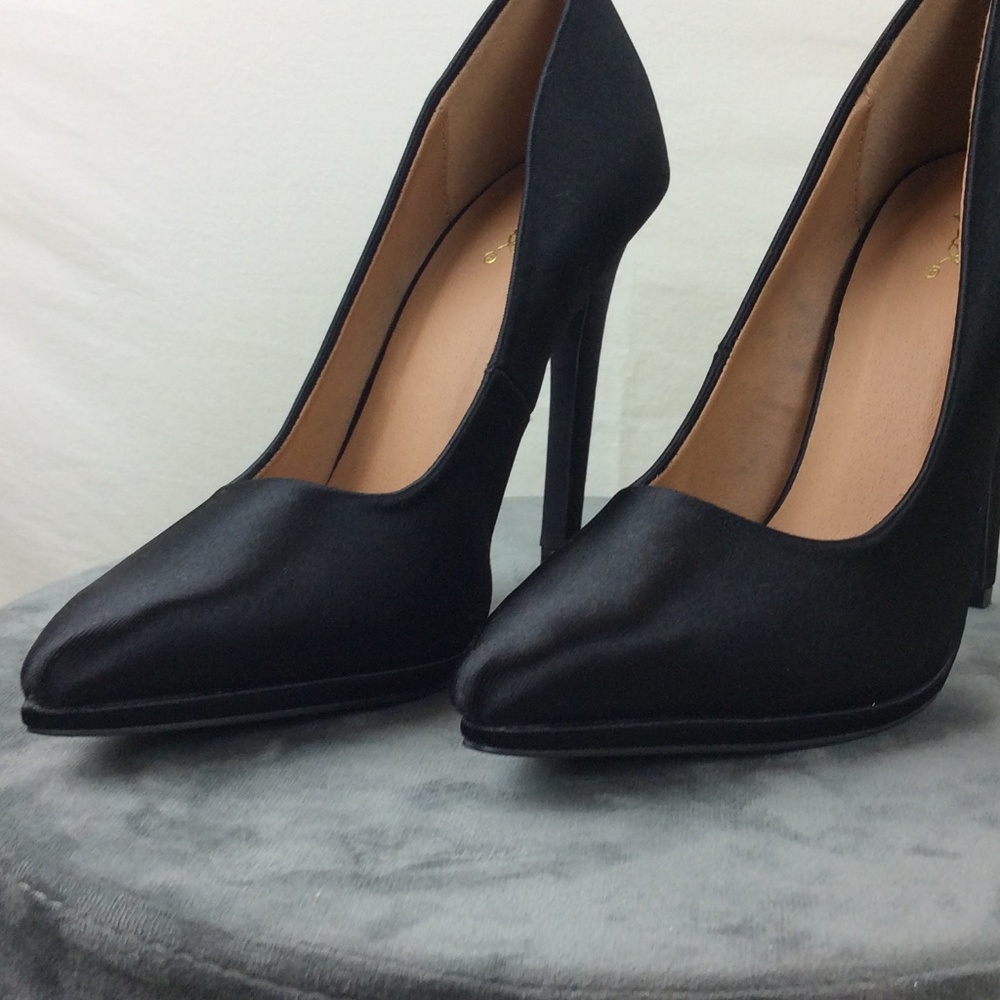Qupid Black Satin/Nubuck Pumps - Picture 3 of 7